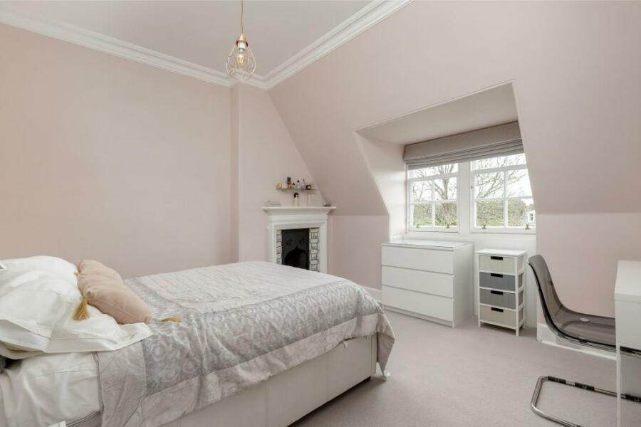 Does anyone know the name of this paint colour?