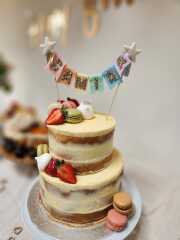 Anyone tried this naked cake from m&s?