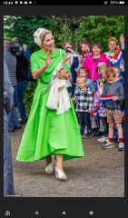 Royal Style and Beauty - what goes in the Bold Tower? White stilettos, green coats and too much of the flower?