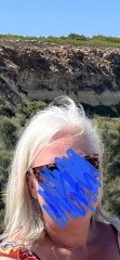 Should I dye, cut or run away from this hair stylist?