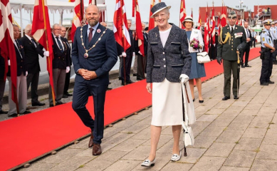 Royal Style and Beauty - what goes in the Bold Tower? White stilettos, green coats and too much of the flower?