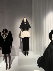 Les Parisiennes des Mamanset: A Sin of Pride