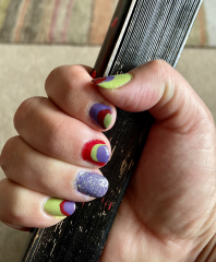 Nail varnish that stays on