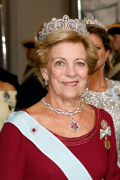 Royal Style and Beauty - what goes in the Bold Tower? White stilettos, green coats and too much of the flower?