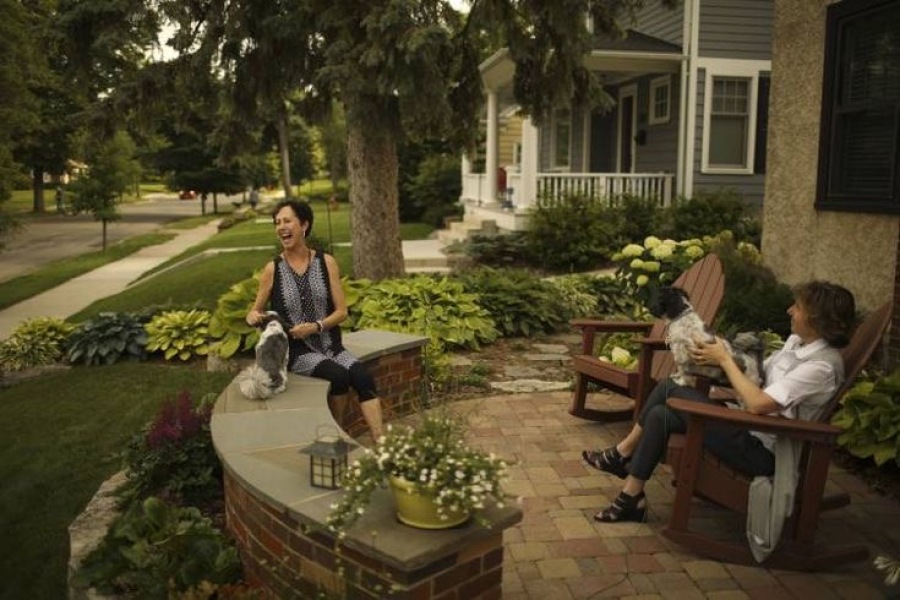 If you had a front porch would you sit on it?