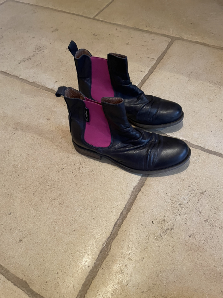 Dark Academia - anyone who loves this style?