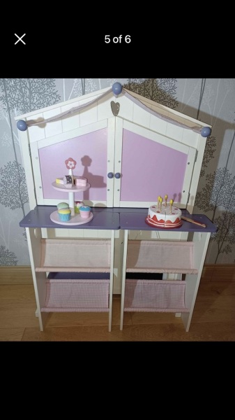 Does anyone recognise what brand this kitchen/shop is?