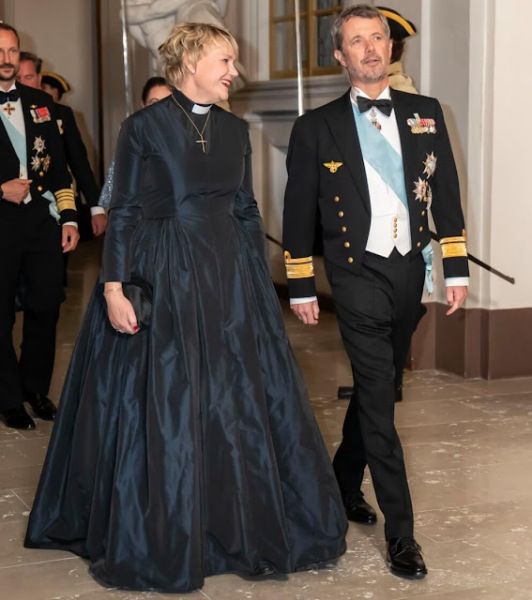 Royal Style and Beauty - what goes in the Bold Tower? White stilettos, green coats and too much of the flower?