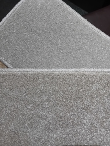 Which colour carpet with Dulux Timeless walls?