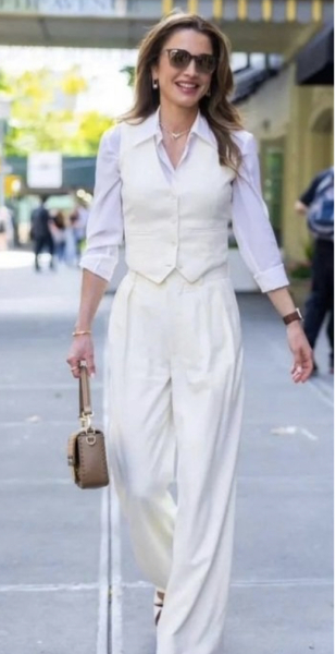 Royal Style: Embracing Autumn with a Varied Wardrobe - let's be like KC3 and enjoy!