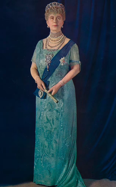 Royal Style and Beauty - what goes in the Bold Tower? White stilettos, green coats and too much of the flower?