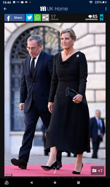 Royal Style: Embracing Autumn with a Varied Wardrobe - let's be like KC3 and enjoy!