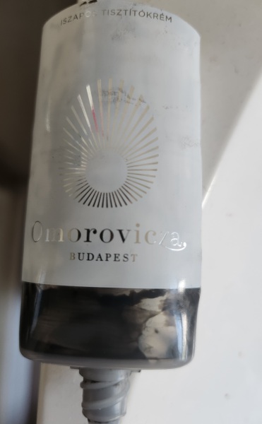 Do you get the urge to splurge on beauty products? Are your cupboards full of your stash? Join this group of beauty addicts!