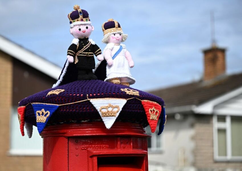 To think that postbox toppers are an aberration and those who produce them should be shot at dawn (I should say 'light hearted' here but it goes against the grain)
