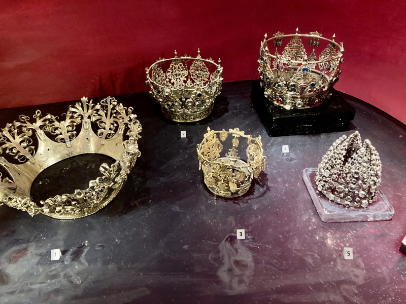 Royal Style and Beauty - what goes in the Bold Tower? White stilettos, green coats and too much of the flower?