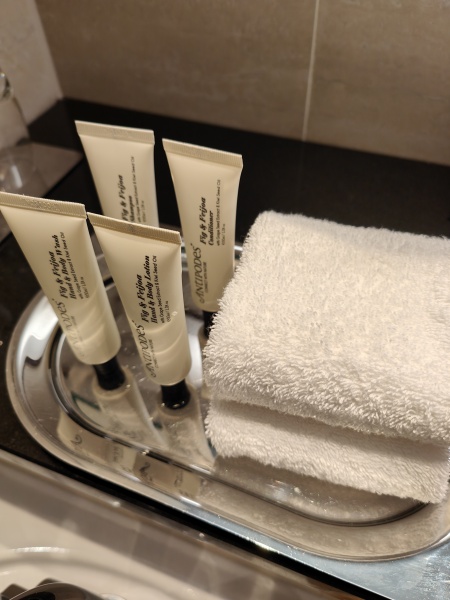 Do Brits not use face cloths?