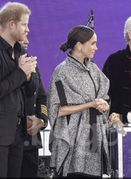 Royal Style: Embracing Autumn with a Varied Wardrobe - let's be like KC3 and enjoy!