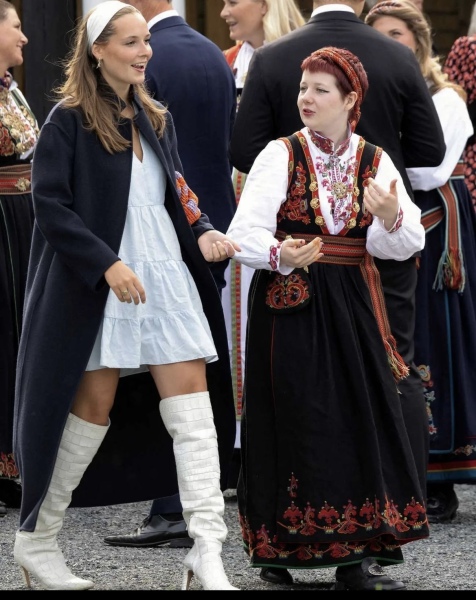Royal Style and Beauty - what goes in the Bold Tower? White stilettos, green coats and too much of the flower?