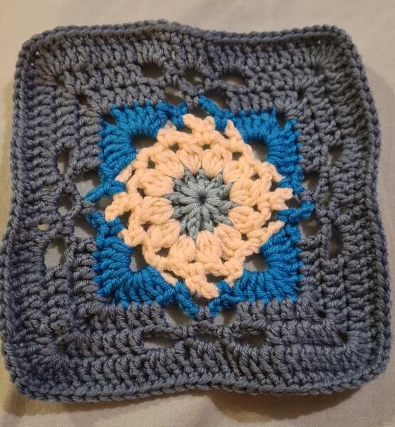 Woolly Hugs: A Blanket for fellow Mumsnetter thegreylady. Can you help us please?