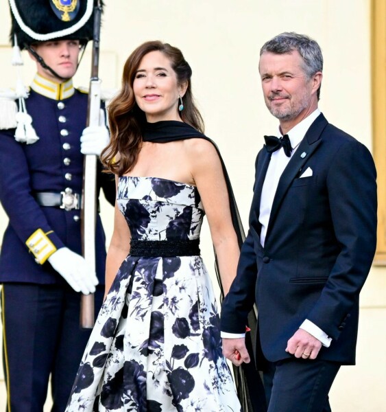 Royal Style and Beauty - what goes in the Bold Tower? White stilettos, green coats and too much of the flower?