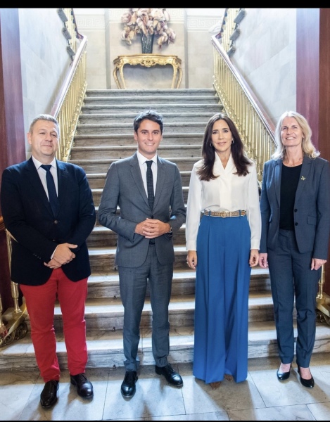 Royal Style: Embracing Autumn with a Varied Wardrobe - let's be like KC3 and enjoy!