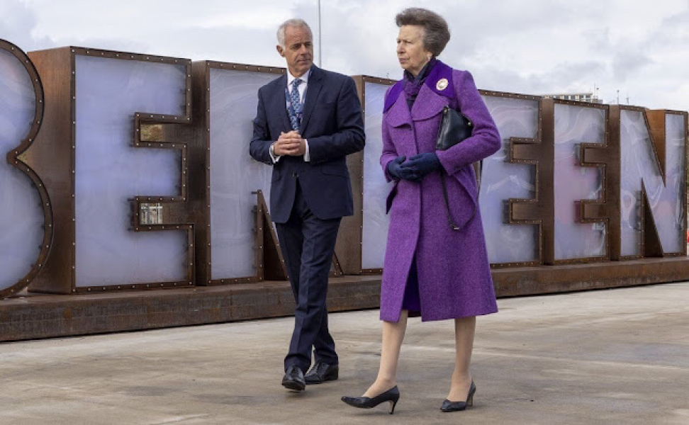 Royal Style: Embracing Autumn with a Varied Wardrobe - let's be like KC3 and enjoy!