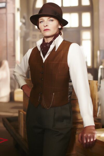 Dark Academia - anyone who loves this style?