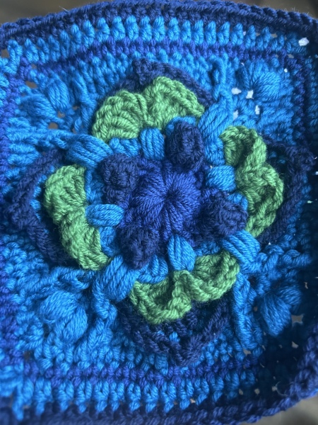 Woolly Hugs: A Blanket for fellow Mumsnetter thegreylady. Can you help us please?