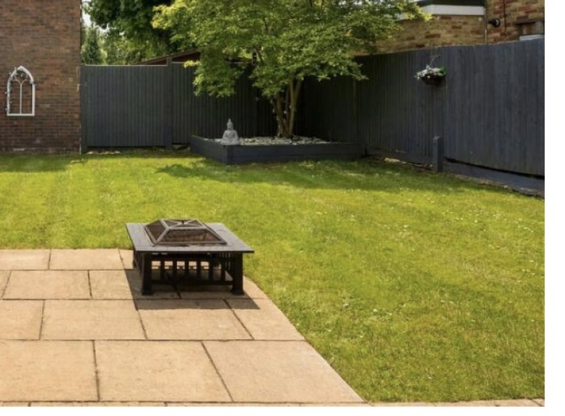 Is anyone willing to show me their outdoor tiles please?