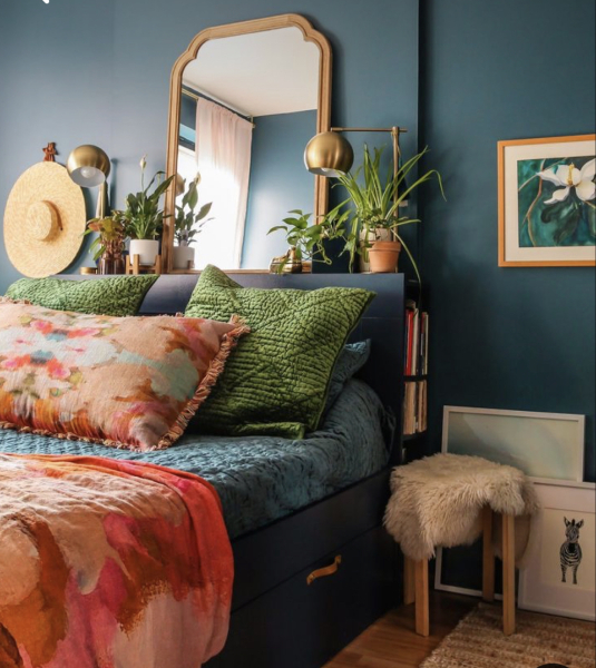 Advice on bedroom decoration to match curtains