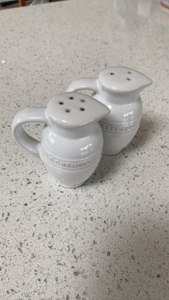 Which is salt / pepper - help!