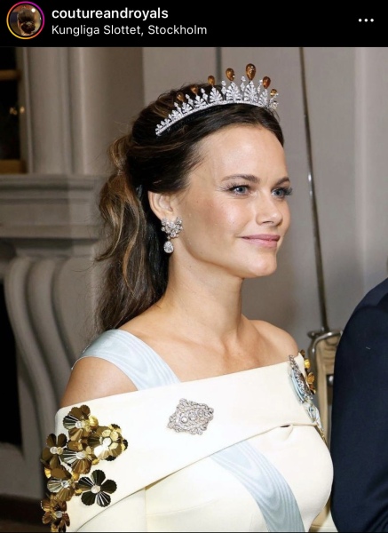 Royal Style and Beauty - what goes in the Bold Tower? White stilettos, green coats and too much of the flower?