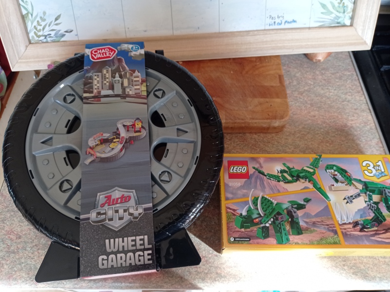 Christmas Bargain Thread 1 - the one where my dad is 17