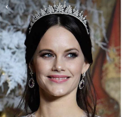 Royal Style and Beauty - what goes in the Bold Tower? White stilettos, green coats and too much of the flower?