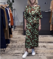 Toasties eagerly waiting for sale day, while worrying about the life of their resold items