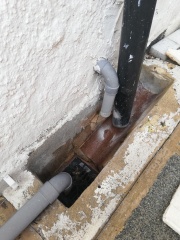 Ground floor flat, upstairs waste pipes