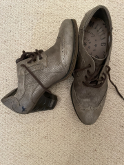 Dark Academia - anyone who loves this style?