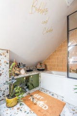 Show me/tell me about your lovely slopy ceilinged loft bathrooms