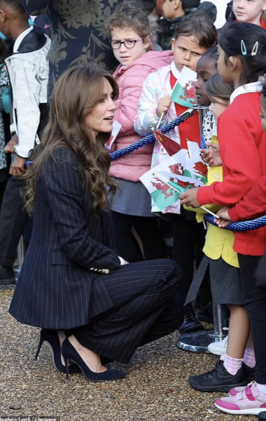 Royal Style: Embracing Autumn with a Varied Wardrobe - let's be like KC3 and enjoy!