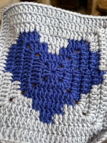 Woolly Hugs: A Blanket for fellow Mumsnetter thegreylady. Can you help us please?