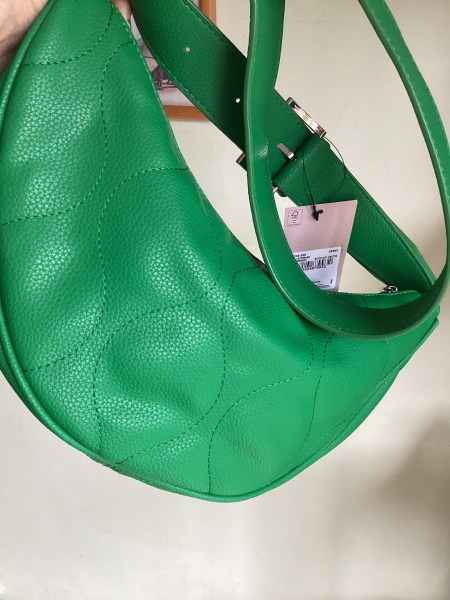 I want a uniqlo bag, that's NOT the Uniqlo bag