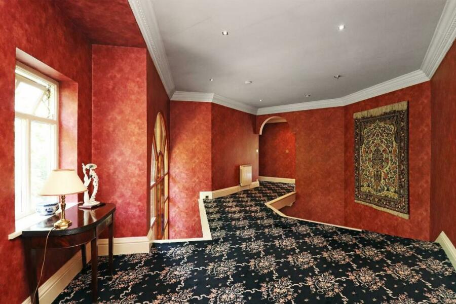 AIBU to think this house is an accident waiting to happen?