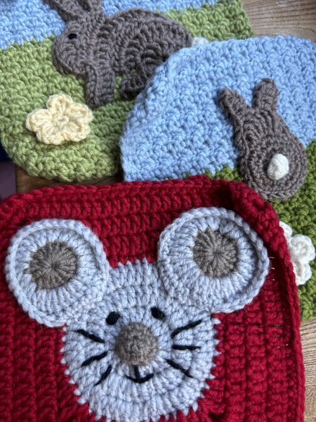 Woolly Hugs: A Blanket for fellow Mumsnetter thegreylady. Can you help us please?