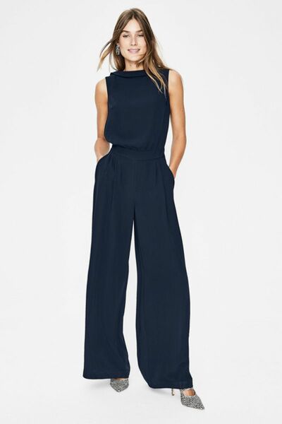 If you were a middle aged woman and wanted to look sexy as hell for a Christman party...