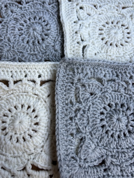 Woolly Hugs: A Blanket for fellow Mumsnetter thegreylady. Can you help us please?