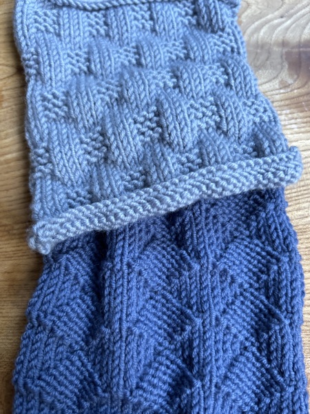 Woolly Hugs: A Blanket for fellow Mumsnetter thegreylady. Can you help us please?