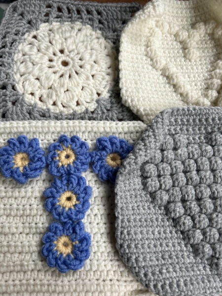 Woolly Hugs: A Blanket for fellow Mumsnetter thegreylady. Can you help us please?