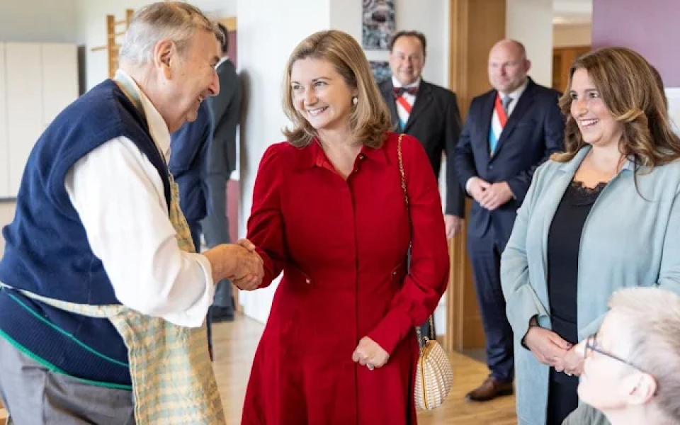 Royal Style: Embracing Autumn with a Varied Wardrobe - let's be like KC3 and enjoy!