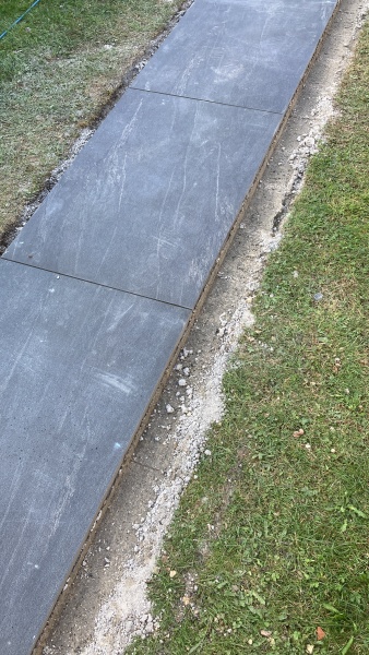 Help ! Builder has cocked up - pictures