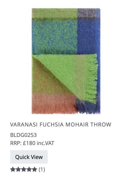 What cushions with this blue velvet sofa ??